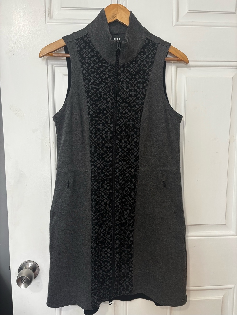 Title Nine vest med grey longline pockets zipper winter après ski cabin fall